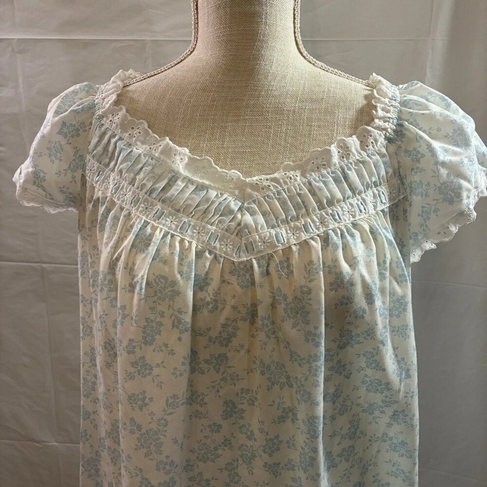 Vintage Miss Elaine Nightgown Size M Cap Sleeve White w Blue Floral Eyelet Trim - Picture 5 of 6